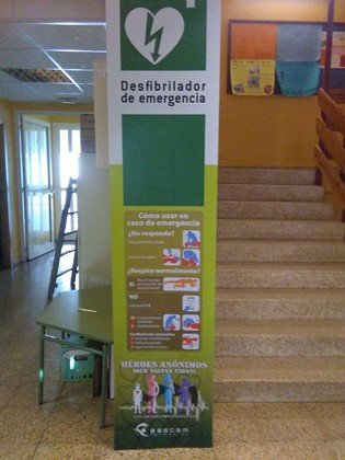 Desfibrilador del colegio Jesús Castillo de Valdepeñas Desfibrilador del colegio Jesús Castillo de Valdepeñas
