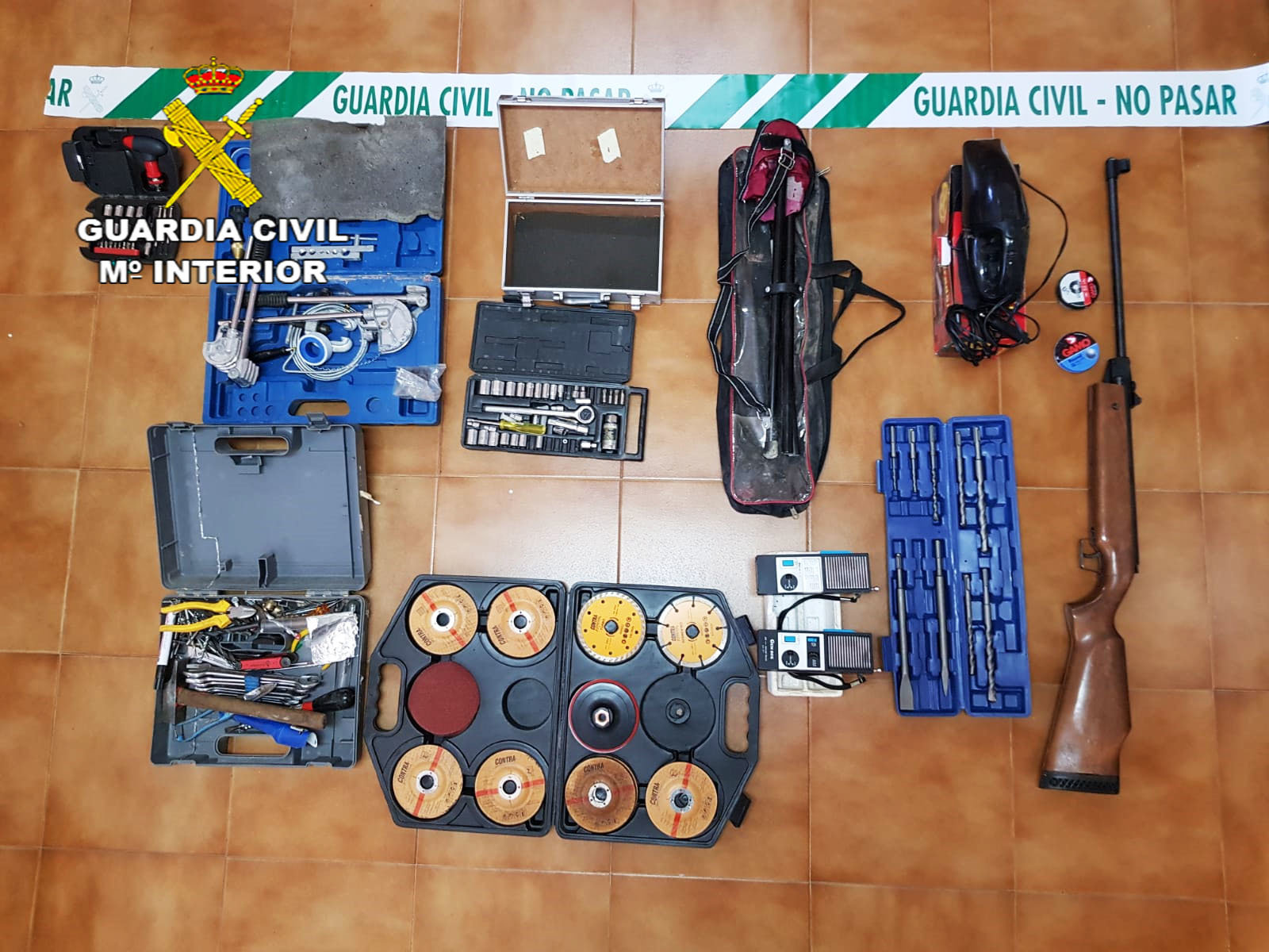 Efectos hallados por la Guardia Civil