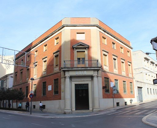 Fachada UNED
