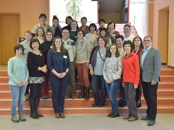 Profesores del colegio Juan Alcaide en Transilvania de Erasmus+ junto a compañeros de esa región Profesores del colegio Juan Alcaide en Transilvania de Erasmus+ junto a compañeros de esa región