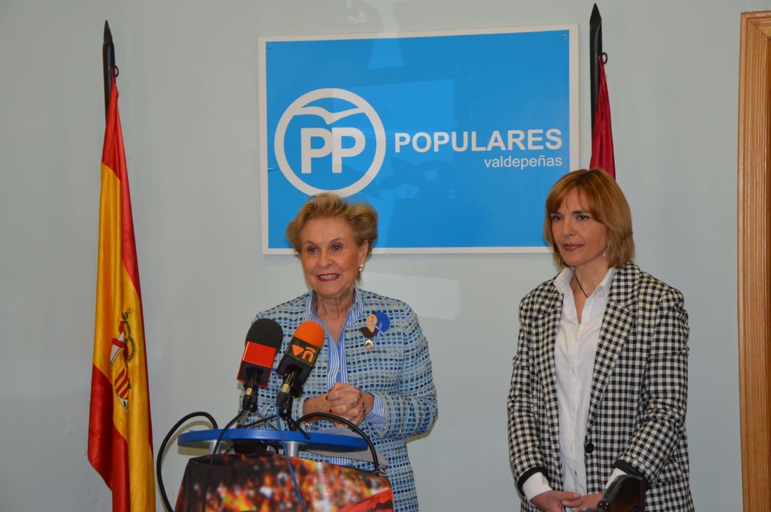 Carmen Quintanilla y Cándida Tercero en Valdepeñas
