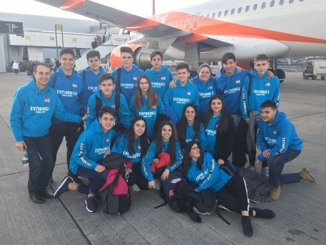 Alumnos del Balbuena en el aeropuerto de Liverpool