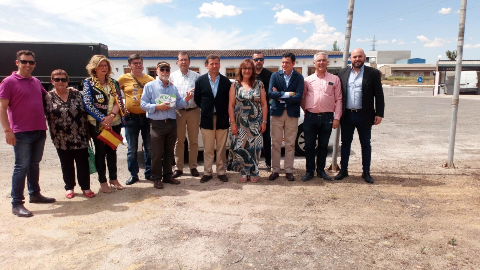 Visita de Chamorro y Blázquez a Bodega Los Llanos en Valdepeñas