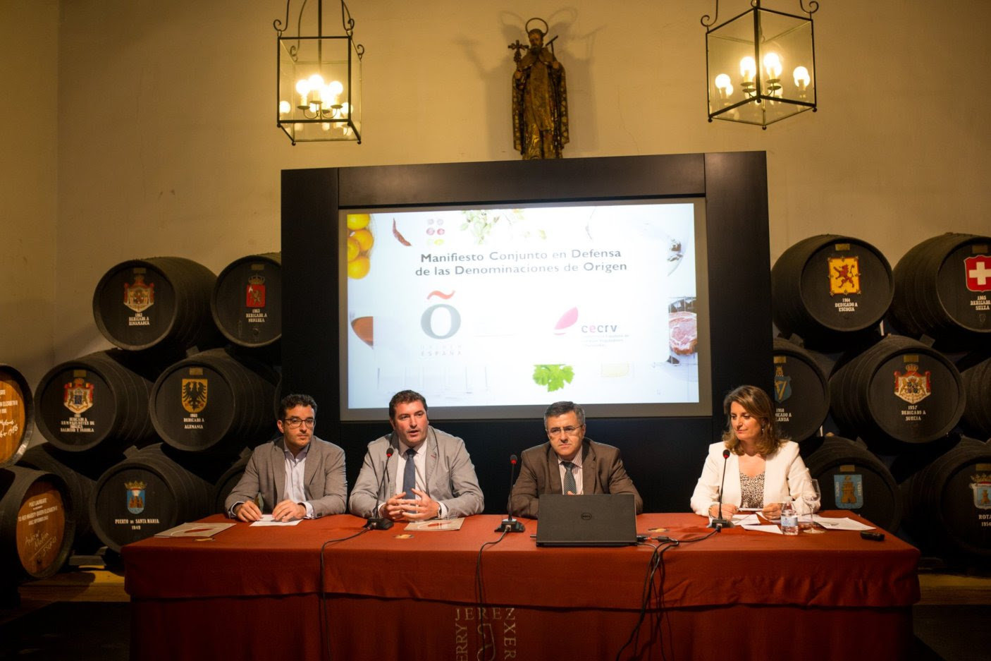 De dcha a izq, el coordinador general de CECRV, Jesús Mora Cayetano, el presidente de CECRV, David Palacios Algarra, el presidente de Origen España, Jesús González Vázquez, y la coordinadora general de Origen España, Rebeca Vázquez Poza De dcha a izq, el coordinador general de CECRV, Jesús Mora Cayetano, el presidente de CECRV, David Palacios Algarra, el presidente de Origen España, Jesús González Vázquez, y la coordinadora general de Origen España, Rebeca Vázquez Poza