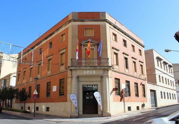 Fachada UNED Valdepeñas (foto archivo) Fachada UNED Valdepeñas (foto archivo)