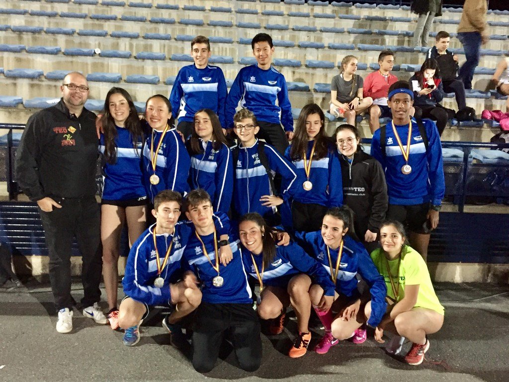 GRUPO ATLETAS VALDEPEÑAS ATHLETICS CLUB 2019 GRUPO ATLETAS VALDEPEÑAS ATHLETICS CLUB 2019