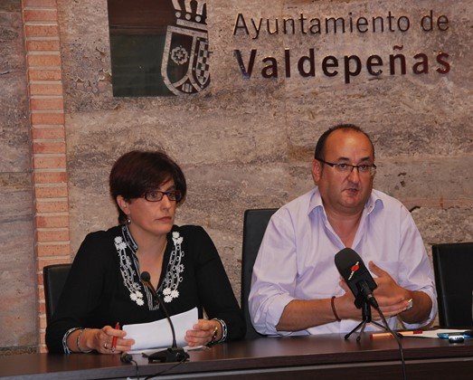 Juana Caro y Gregorio Sánchez en Rueda de Prensa