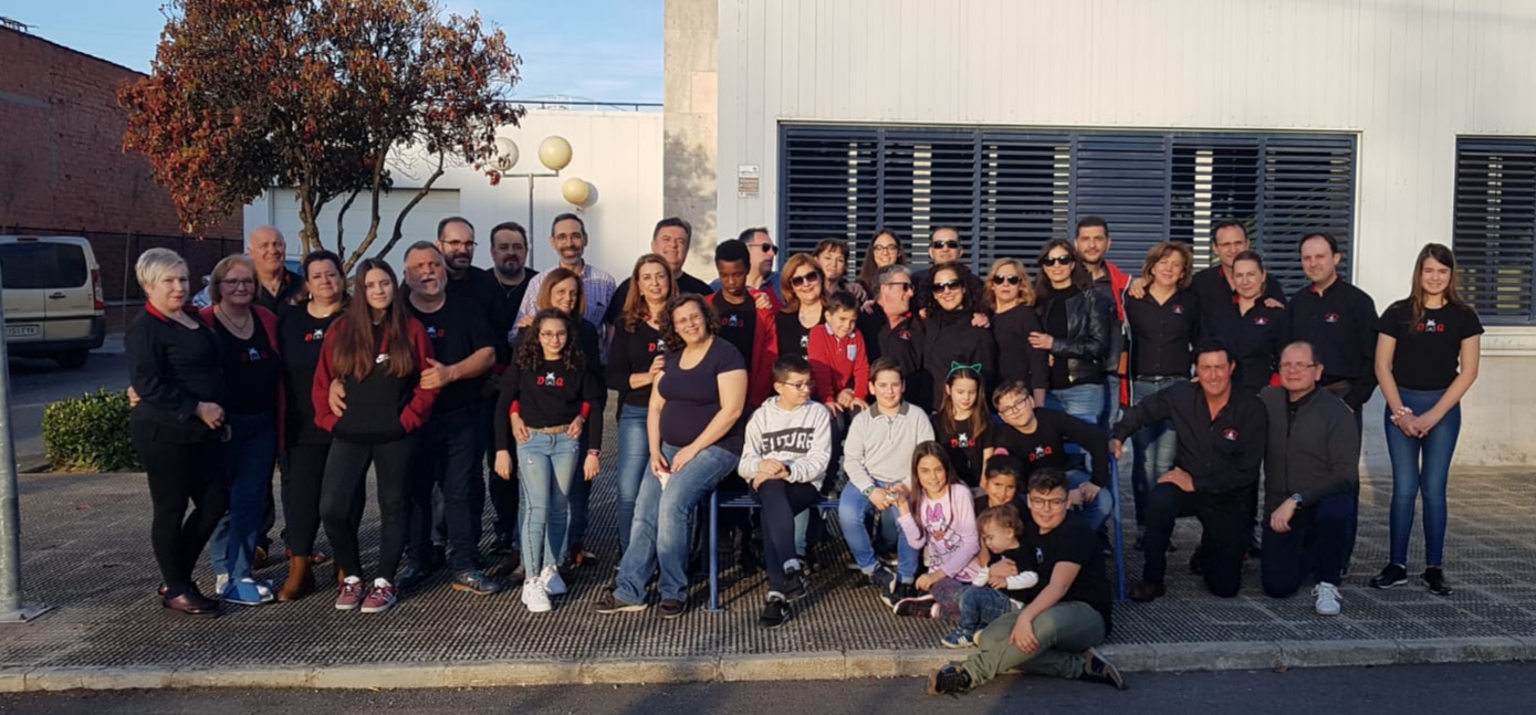 Socios de Duelos y Quebrantos celebrando su XV aniversario
