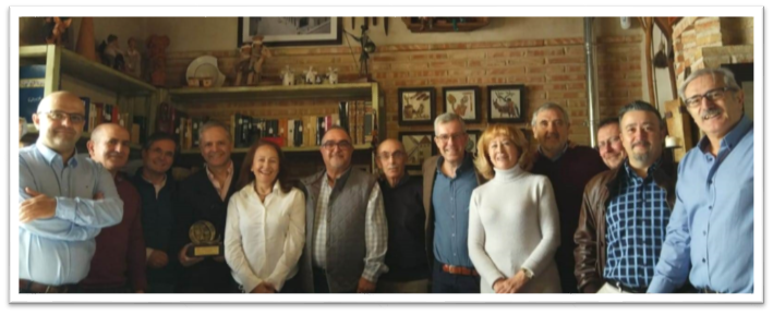 Antonio Martín-Carrillo cuarto por la izquierda junto a su esposa Consuelo Díez Antonio Martín-Carrillo cuarto por la izquierda junto a su esposa Consuelo Díez