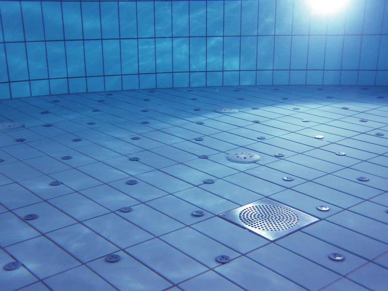 Limpia el fondo de tu piscina en Valdepeñas este verano de forma fácil Limpia el fondo de tu piscina en Valdepeñas este verano de forma fácil
