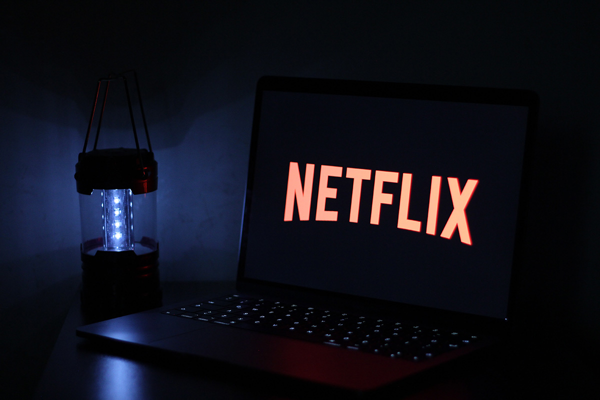 Plan de fin de semana: Maratón de series con tus amigos a distancia